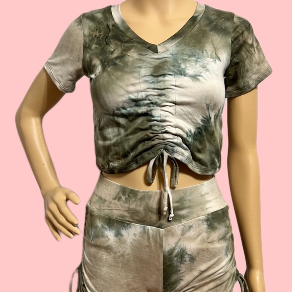 Buttery Soft Shorts & Crop Top Set - Picture 1 of 9